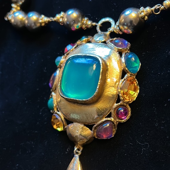 Vintage Emanuel Ungaro medallion Necklace - Picture 3 of 10